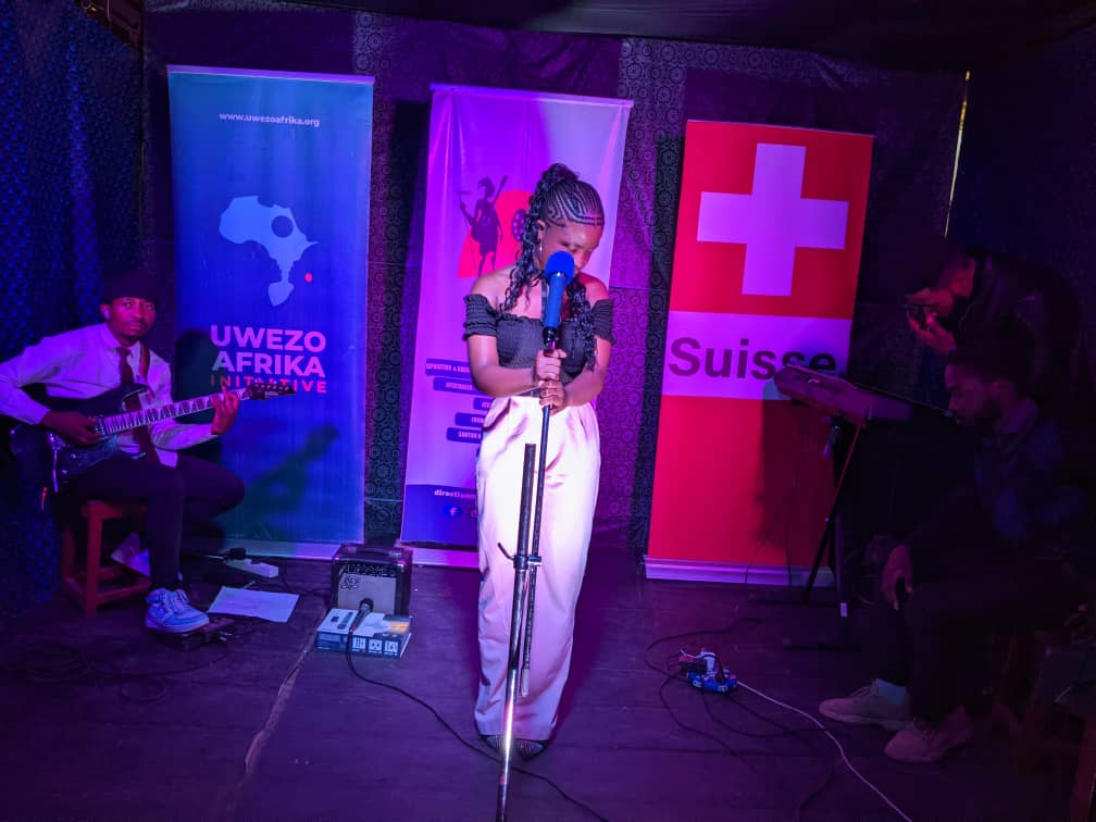 Bukavu : l’artiste Monica la petite africaine se produit dans un micro concert « Juste un soir » à Mashujaa Art Center.