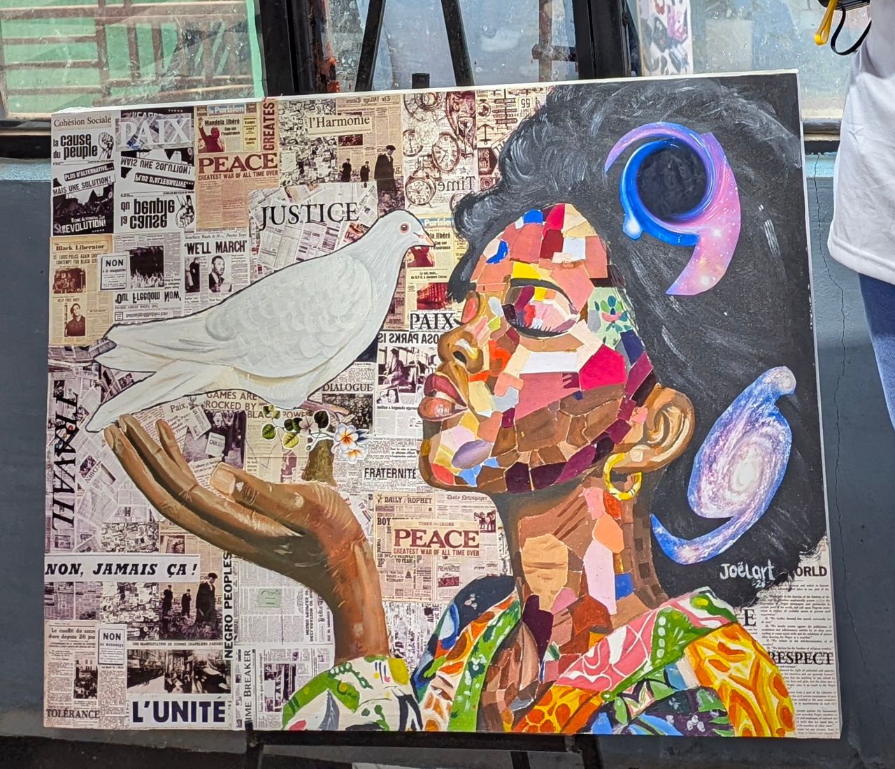 Bukavu : formé au collage artistique, Joël Cishibanji signe une œuvre pour l’éveil social